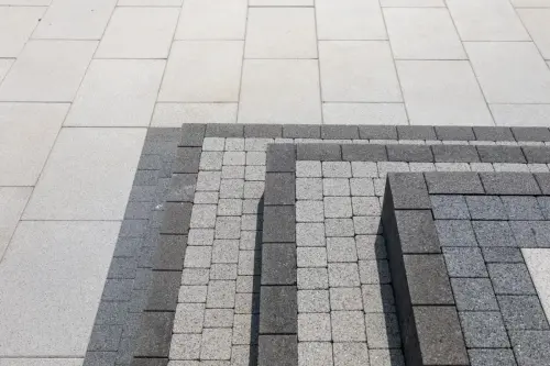 tobermore-easyclean-mayfair-silver-step-risers-charcoal-sienna-setts-silver-graphite-3-min-scaled-min